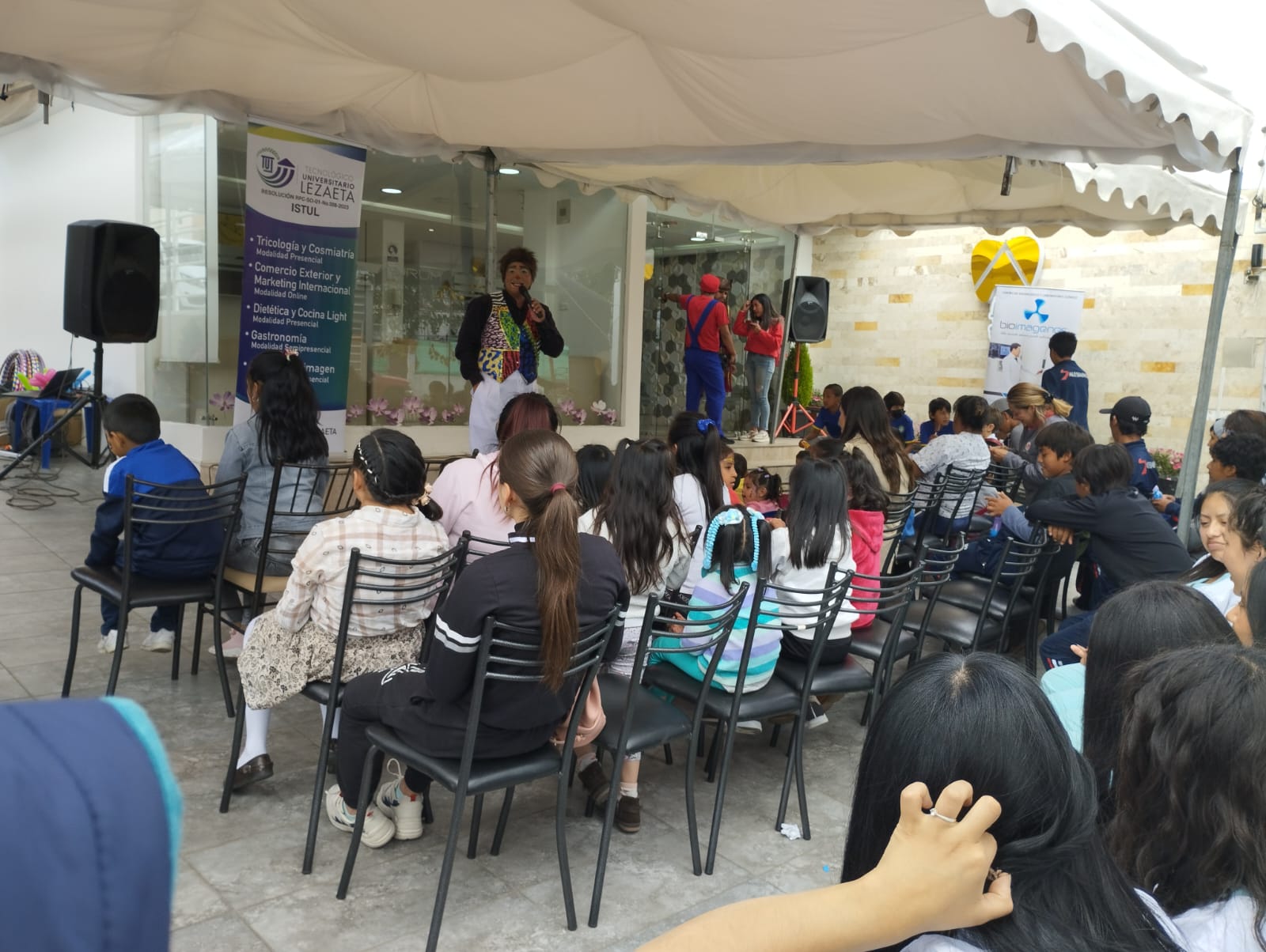 Actividad comunitaria con público